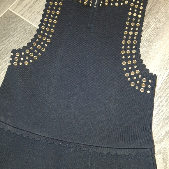 Elegant Black Dress with Gold Accents - Picture 5 of 5